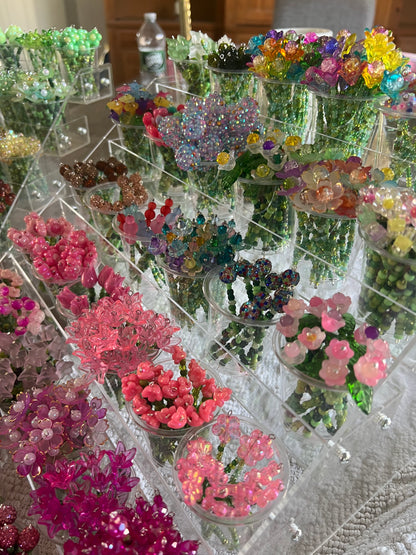 LaLa’s Flowers! 🌷🌸💕  BUY 7 GET A FREE VASE