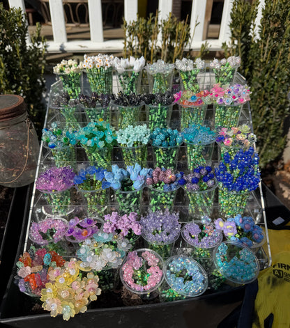 LaLa’s Flowers! 🌷🌸💕  BUY 7 GET A FREE VASE